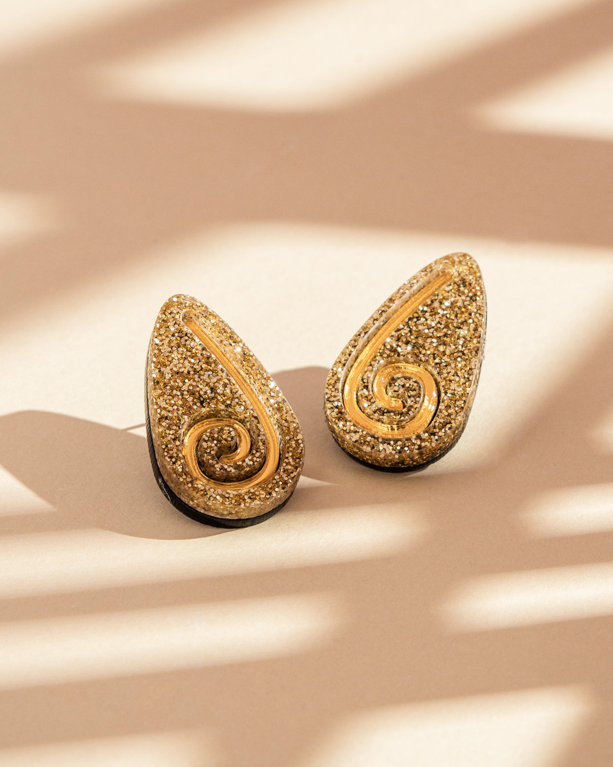 Aguai Golden Glitter Mini Earrings